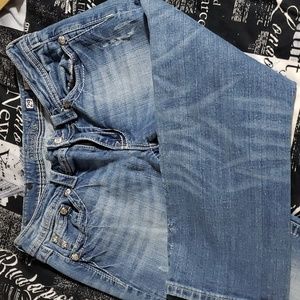 Miss Me Womens Capri's Size 29 Distressed.